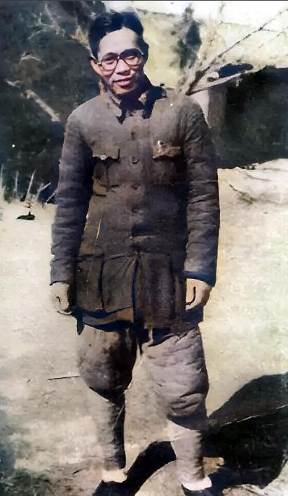 1947年，359旅主任刘亚生被俘，胡宗南叫来女部下：今晚拿下他！然而，这已经不