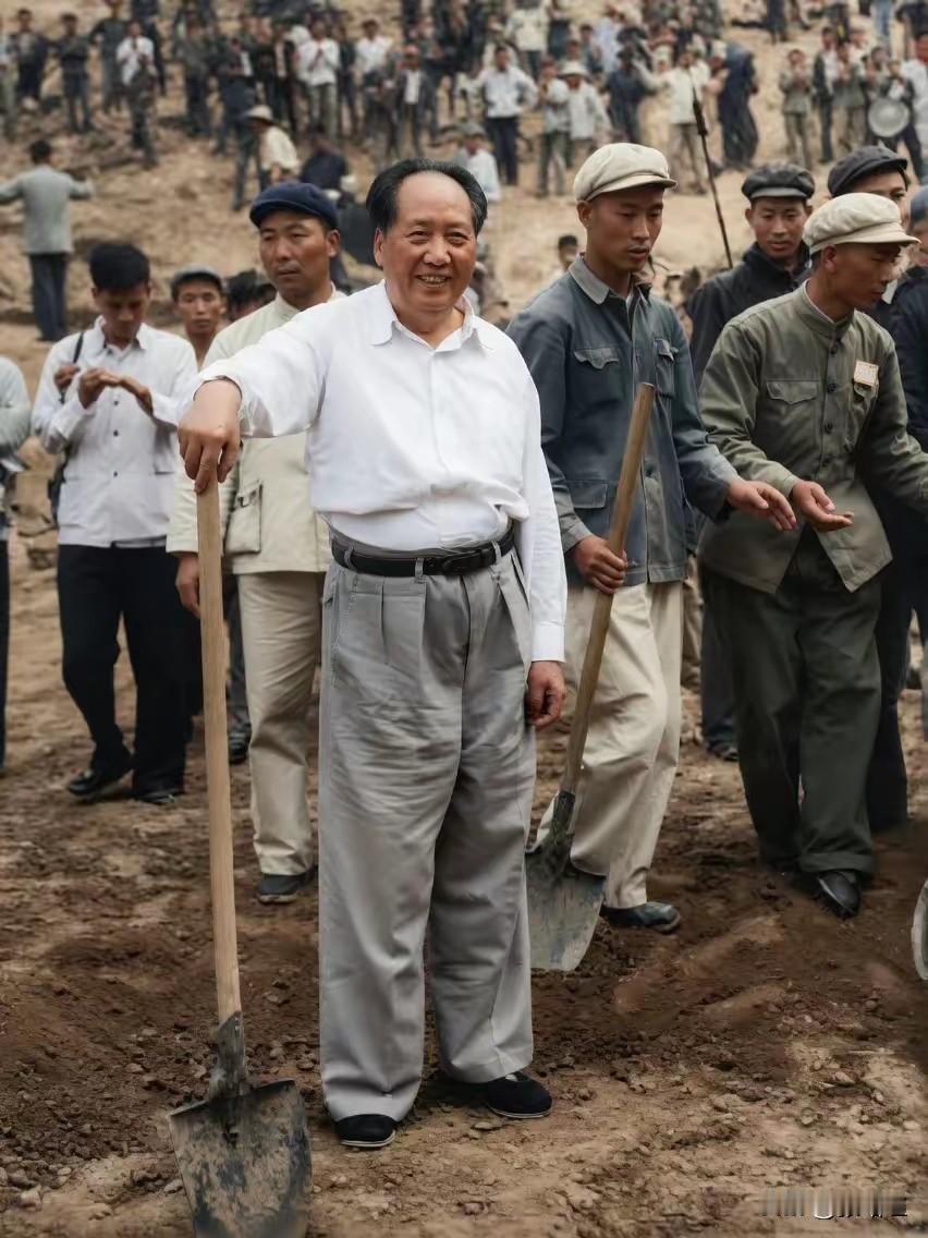 领袖带头劳动，劳动无上光荣。