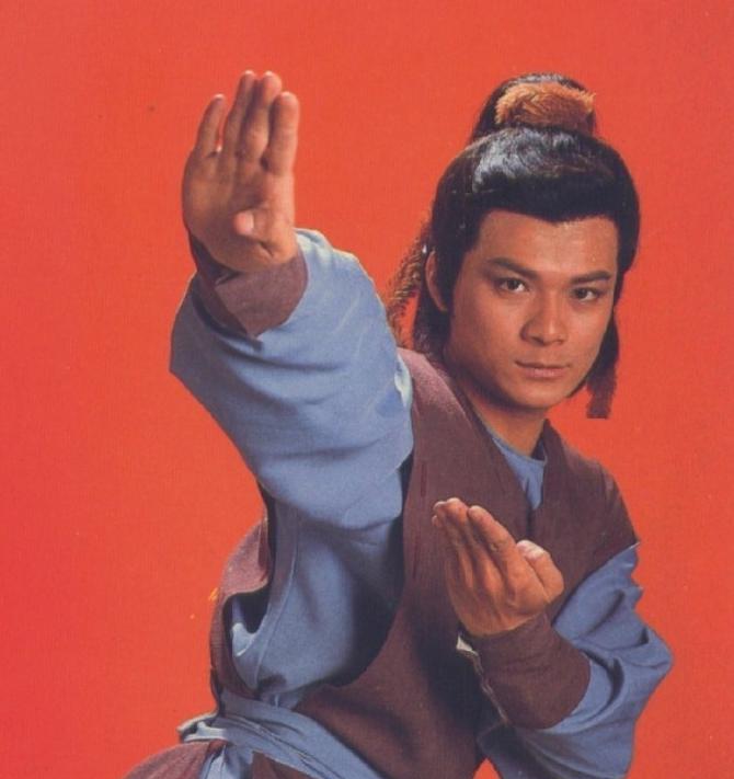 |郭靖的大彻大悟|郭靖跟着江南七怪练了十二年，练了六个人的武功，学得很杂，