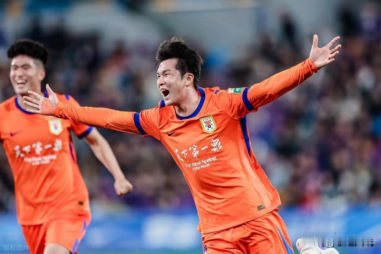 山东泰山队的“青春风暴”再起！去年韩鹏推（彭啸）尝到甜头！本赛季从U23