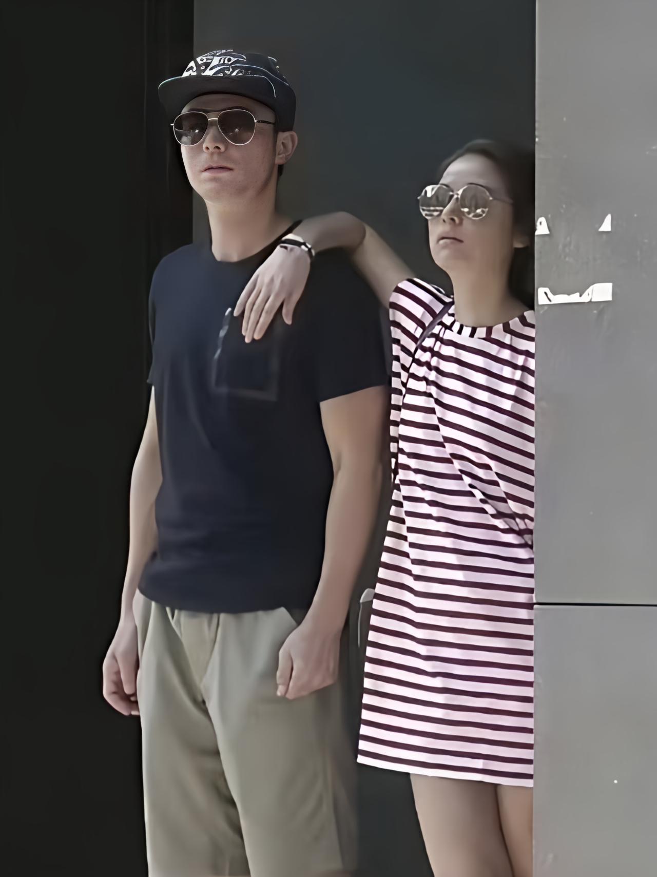 霍建华庆祝林心如50岁生日的方式，是穿被网友嫌弃的发白牛仔裤。《逐玉》的宠妻