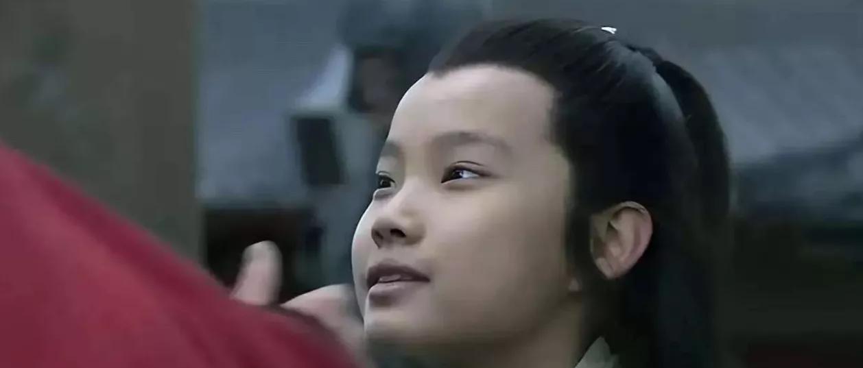 公元208年，13岁的曹冲病逝，他的好友周不疑悼念后离开。曹操吩咐手下：“去把这