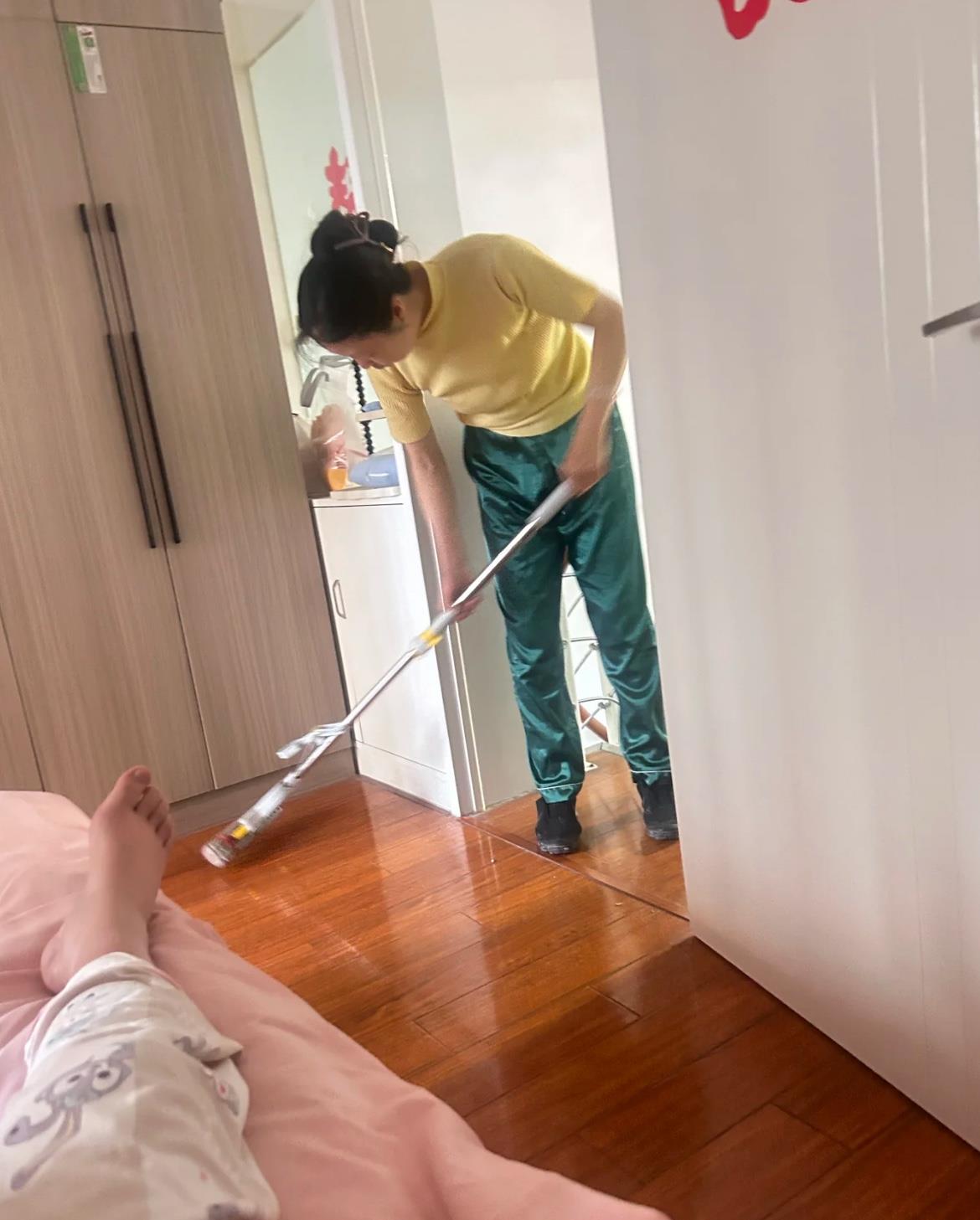 婆婆一个月退休金比我工资还高，却宁可把钱都用来买保健品，也不肯补贴我们。我每天又