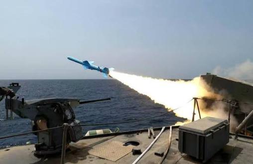 美国空军精准轰炸，把伊朗海军主力全部消灭，击沉伊朗16艘舰艇，1艘基洛级潜艇。美