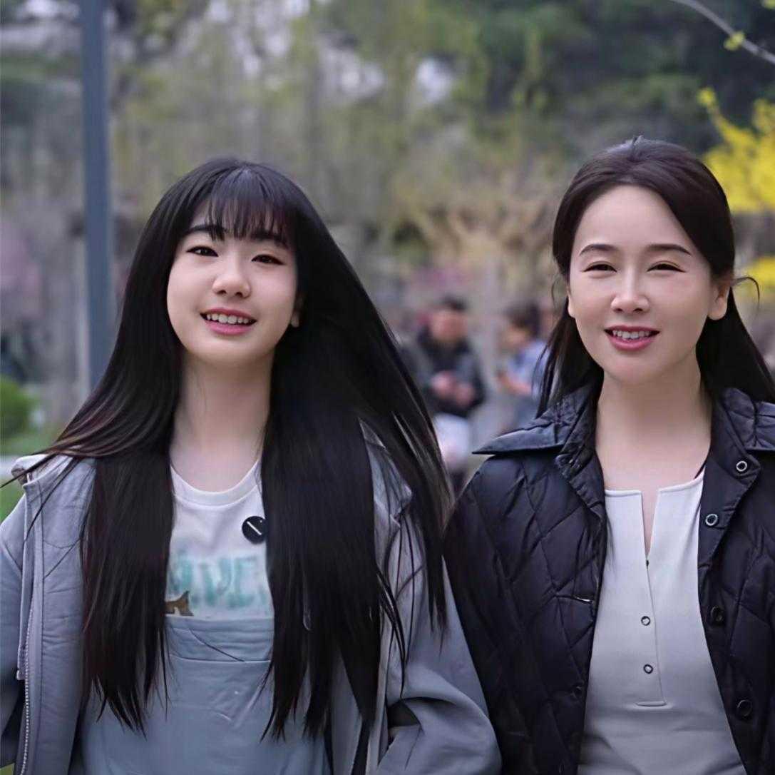 左小青的女儿好漂亮