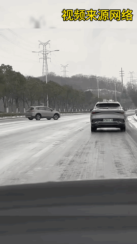 比亚迪元Plus：荣放大哥，你干嘛呢？丰田荣放：忙着呢，没空理你！比亚迪元P