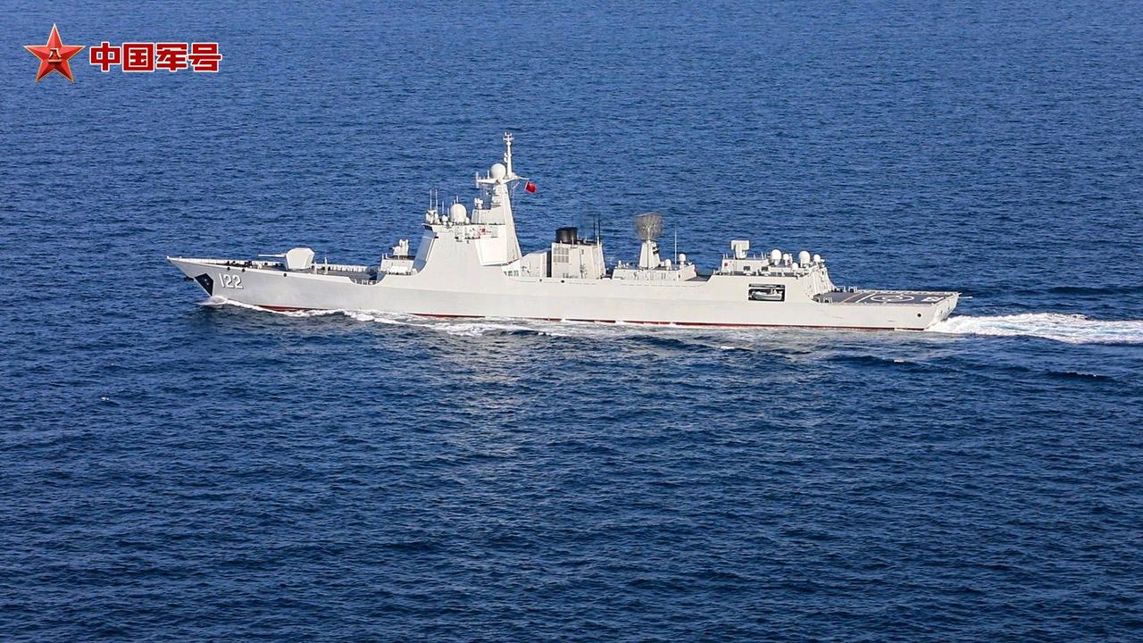 唐山舰在亚丁湾为中国远洋船只护航，122舰是052D级驱逐舰的第14艘，是052