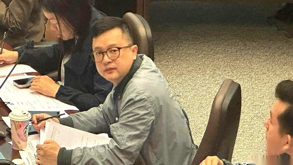 一家公司，爆雷了，欠了1300多个亿，50万个家庭血本无归。而香港沙田区的一位