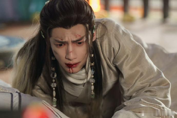 唐俪辞和陀龙见面后直接被重创，天人境的痛苦记忆还一个劲闪回，刚缓过来又遭遇方周晶