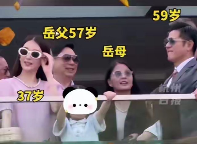 郭富城带全家新加坡游玩！小2岁岳父给他背包撑伞，2女儿嘴凸明显​​​