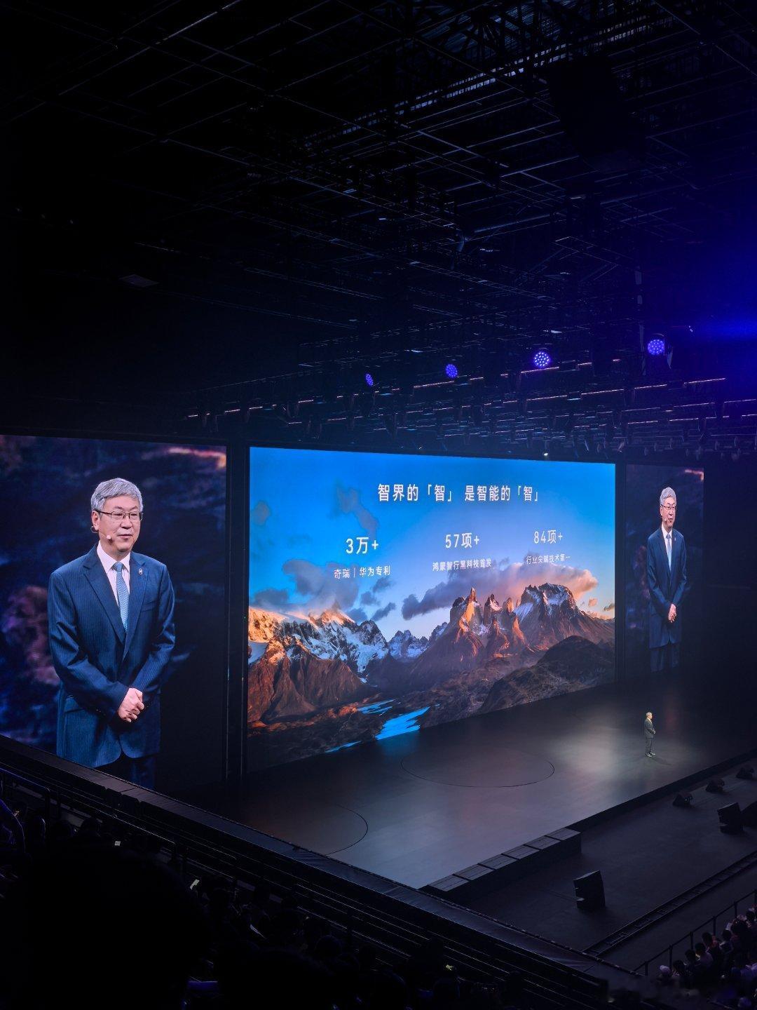 尹同跃说，余承东“够哥们”，很多黑科技都拿来给智界！截止目前，智界V9的小订订单