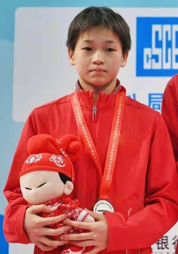 谁才是真正的跳水王者跳水领域有众多优秀选手，很难简单定义谁是“真正的跳水王者”