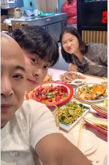 不要觉得自己职场没什么成就，就否定整个人生。其实能把父母赡养终老，把孩子拉扯长