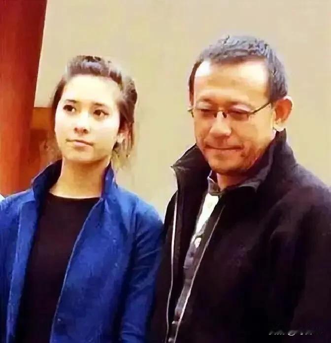 63岁姜文升级当外公的消息刚刷到，第一反应是这老爷子藏得够深，之前半点儿风声都没