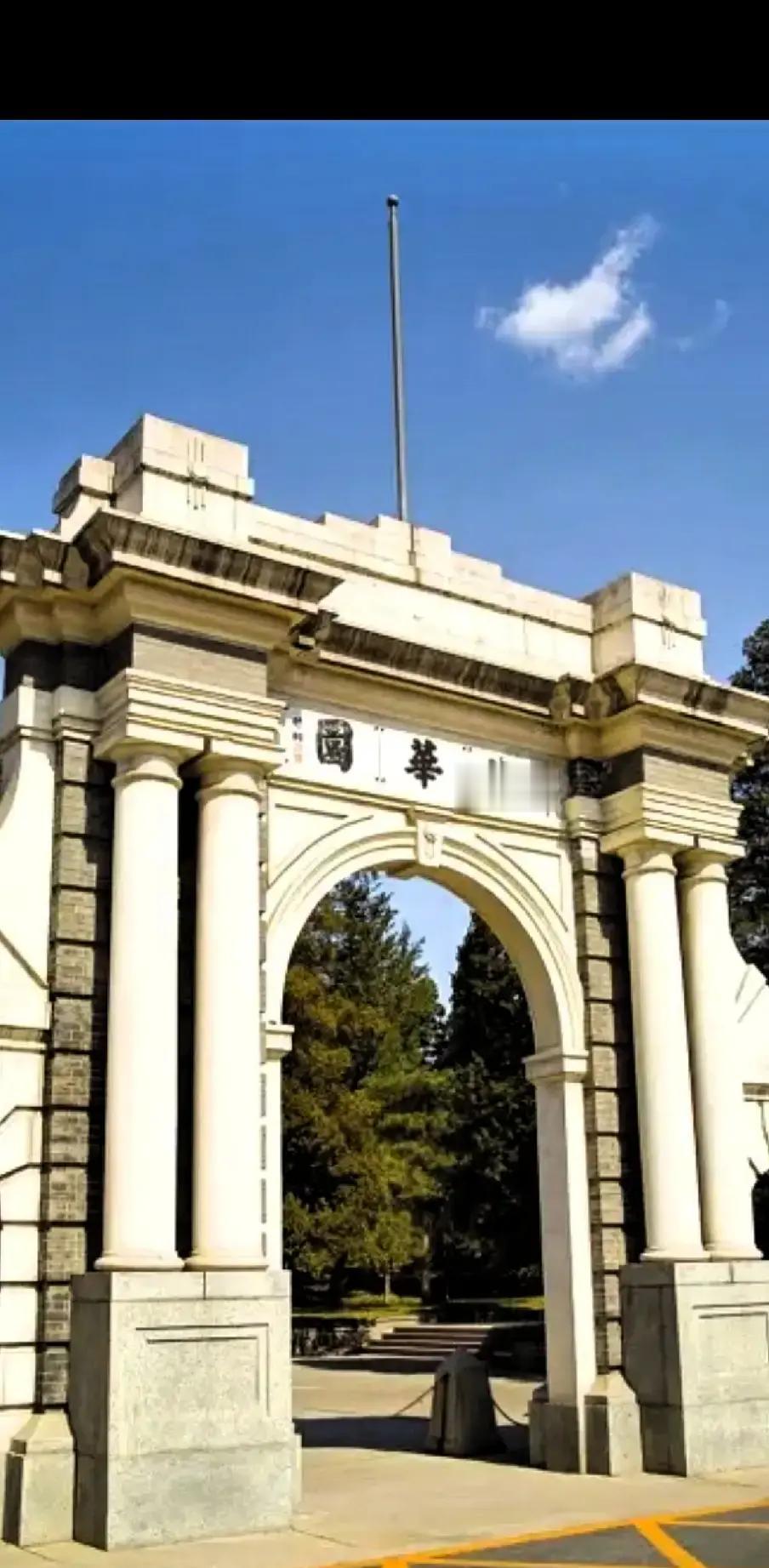 你以为女排姑娘们退役后才考虑转型？错了。她们在巅峰期就已悄悄“卡位”未来。