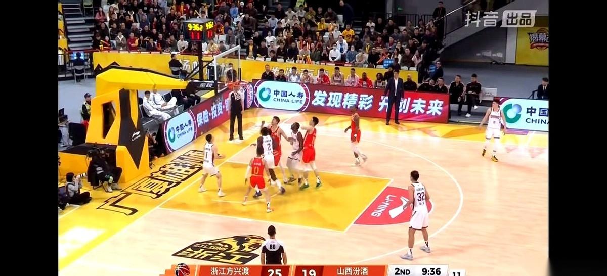 我算是看明白了。这CBA揭幕战，哪是打比赛啊，这纯粹就是给外援们搭了个台子，让