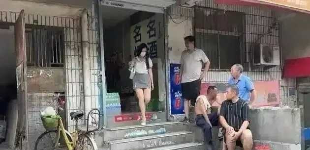 好奇！这么漂亮为啥住这种房子？