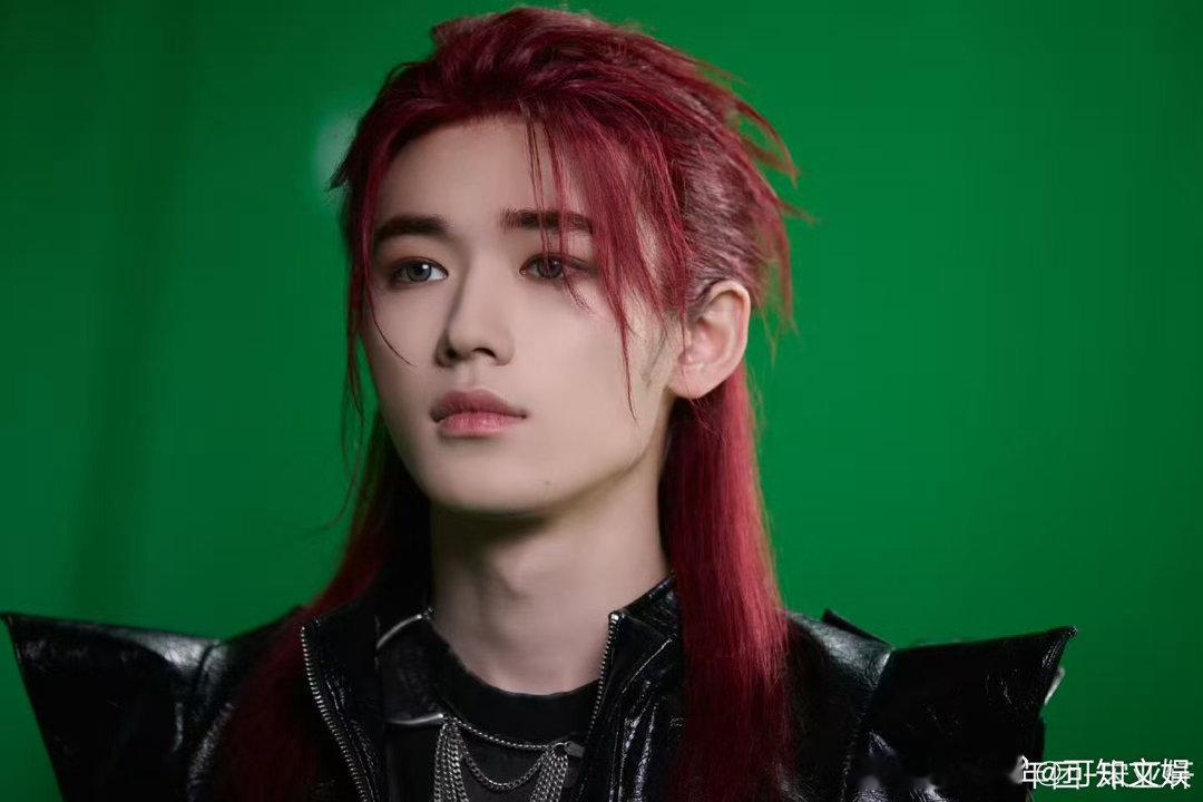 宋亚轩红发look宋亚轩红发妆造宋亚轩红发妆造，真好看，