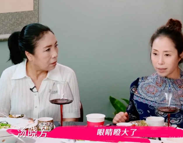 发现没，董璇妈妈和万千惠妈妈有一个共同点，里面藏着女儿们优秀的秘密，那就是在