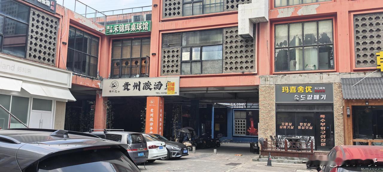 西安的韩国风情街，为什么败落了？今天中午，受朋友之邀请去高新吃饭，到了地方之