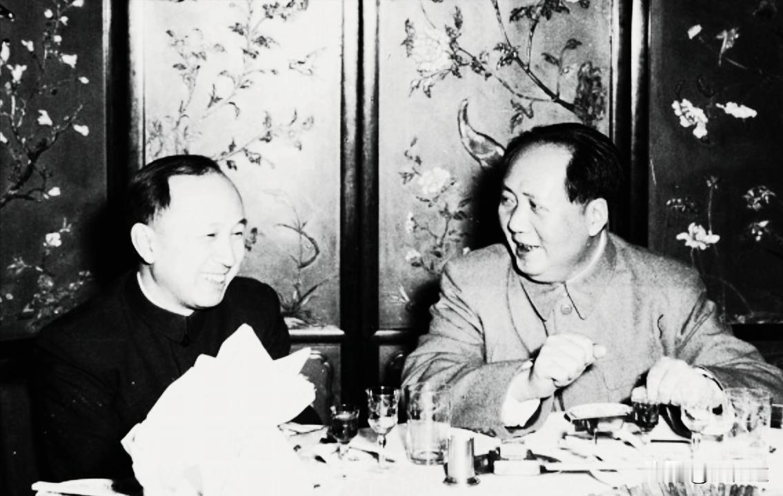 1961年，周恩来将一碗红烧肉递给毛泽东，并告诉他这是从澳大利亚进口的猪肉。毛泽