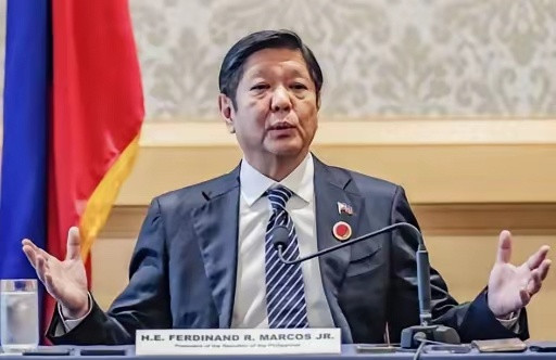 菲律宾一边对着中国开口，说“帮帮我”；另一边，在南海那边，手脚却不老实，还在搞各