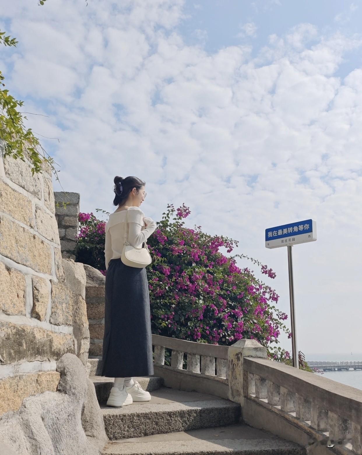 分享你的穿搭海边漫步，温柔时光