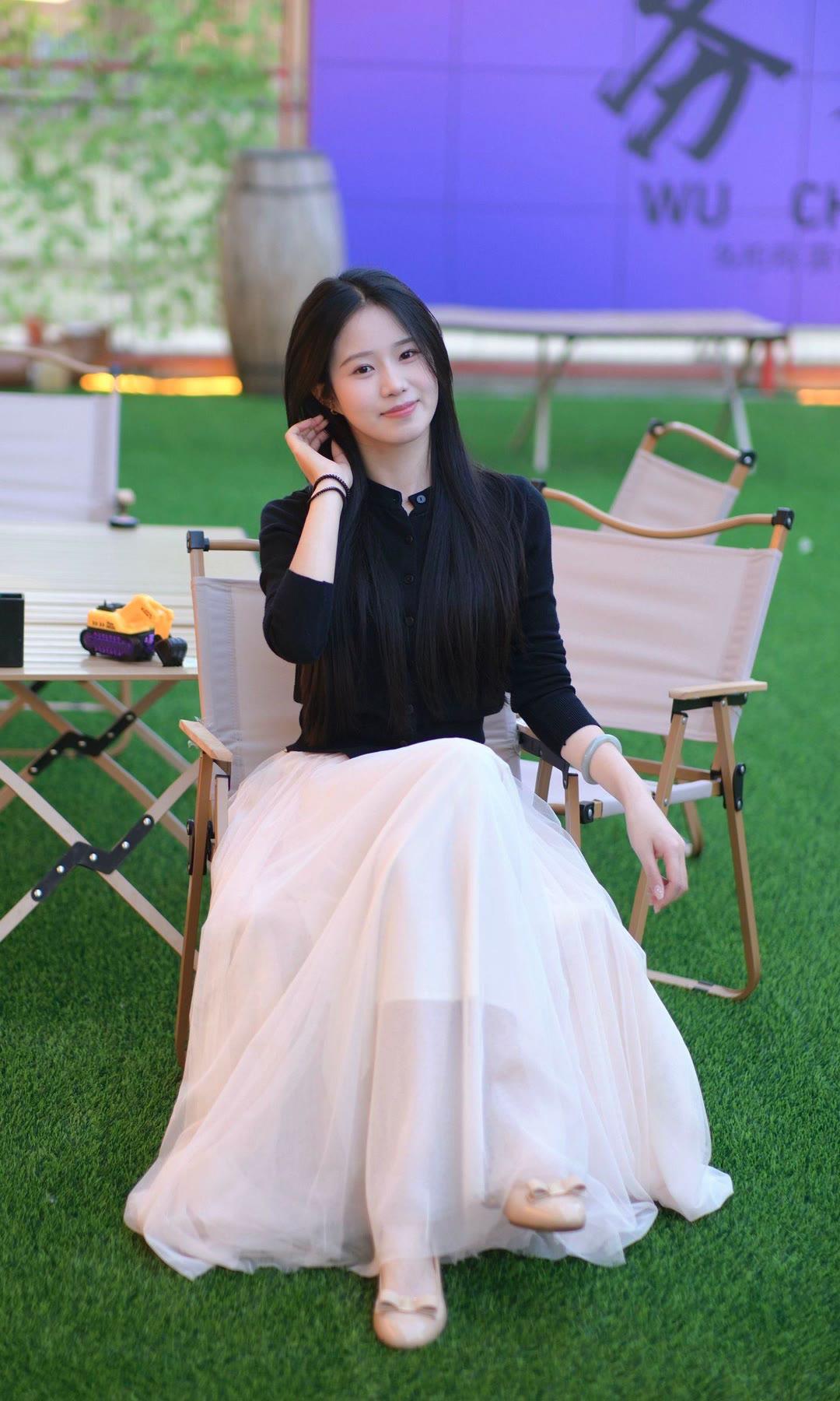 知性美女穿搭分享