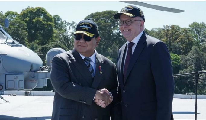 印尼领导人普拉博沃与澳大利亚总理一同出现在悉尼花园岛的澳大利亚皇家海军基地。他们