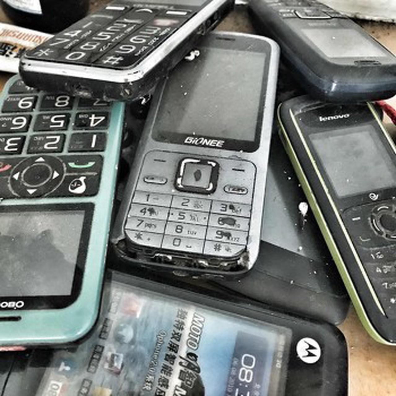 曾经只值10元的旧手机现在回收500元！今这旧手机回收价涨疯啦！曾经只值10