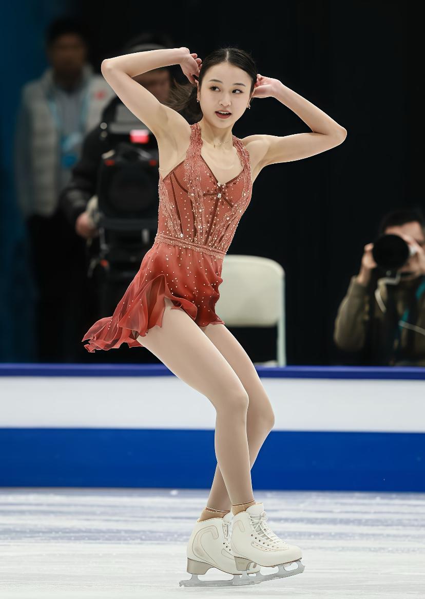 知道苏翊鸣的女友是朱易后，我的第一反应是论家境苏翊鸣高攀了毕竟人家朱易家庭背景