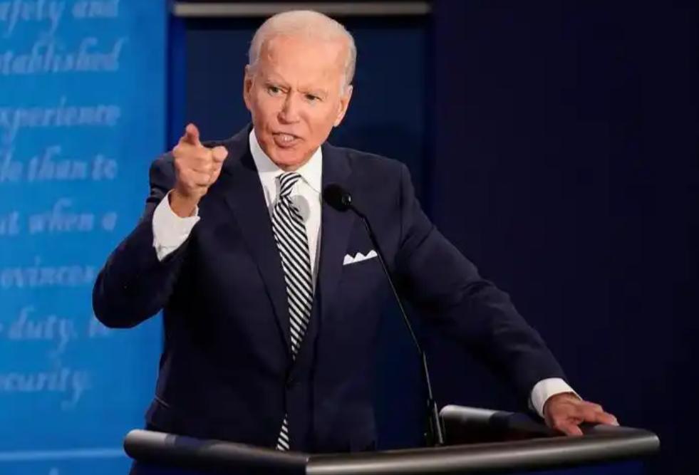 美国前总统拜登坐不住了，他近日表示：“在长达50多年的当选公职生涯中，这是我见