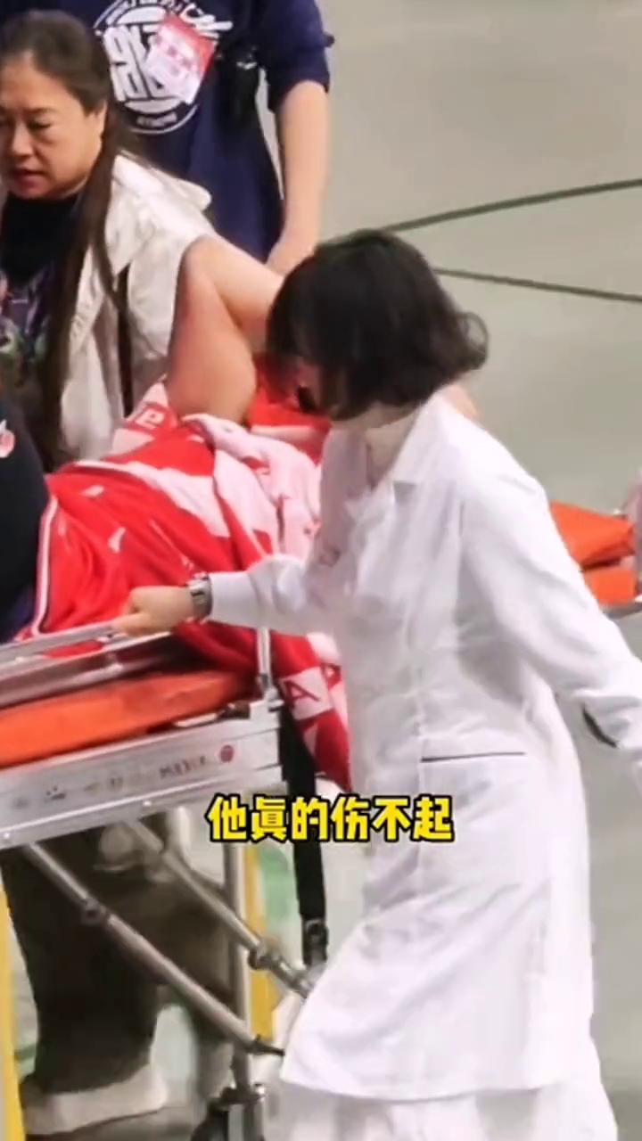 郭艾伦前交叉韧带撕裂，赛季报销。郭艾伦再次受伤，他真的伤不起。第二阶段刚刚开始