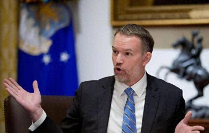 谁能想到，就在美伊两国刚要停火的节骨眼上，华盛顿居然干出了一件极其撕裂的事。前脚