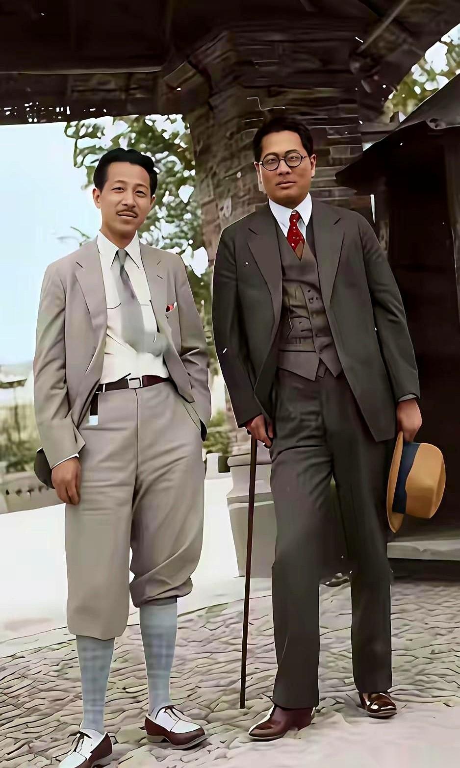 都说少帅张学良是民国顶流帅哥，公认的颜值担当。直到一张他和宋子文同框的老照片，