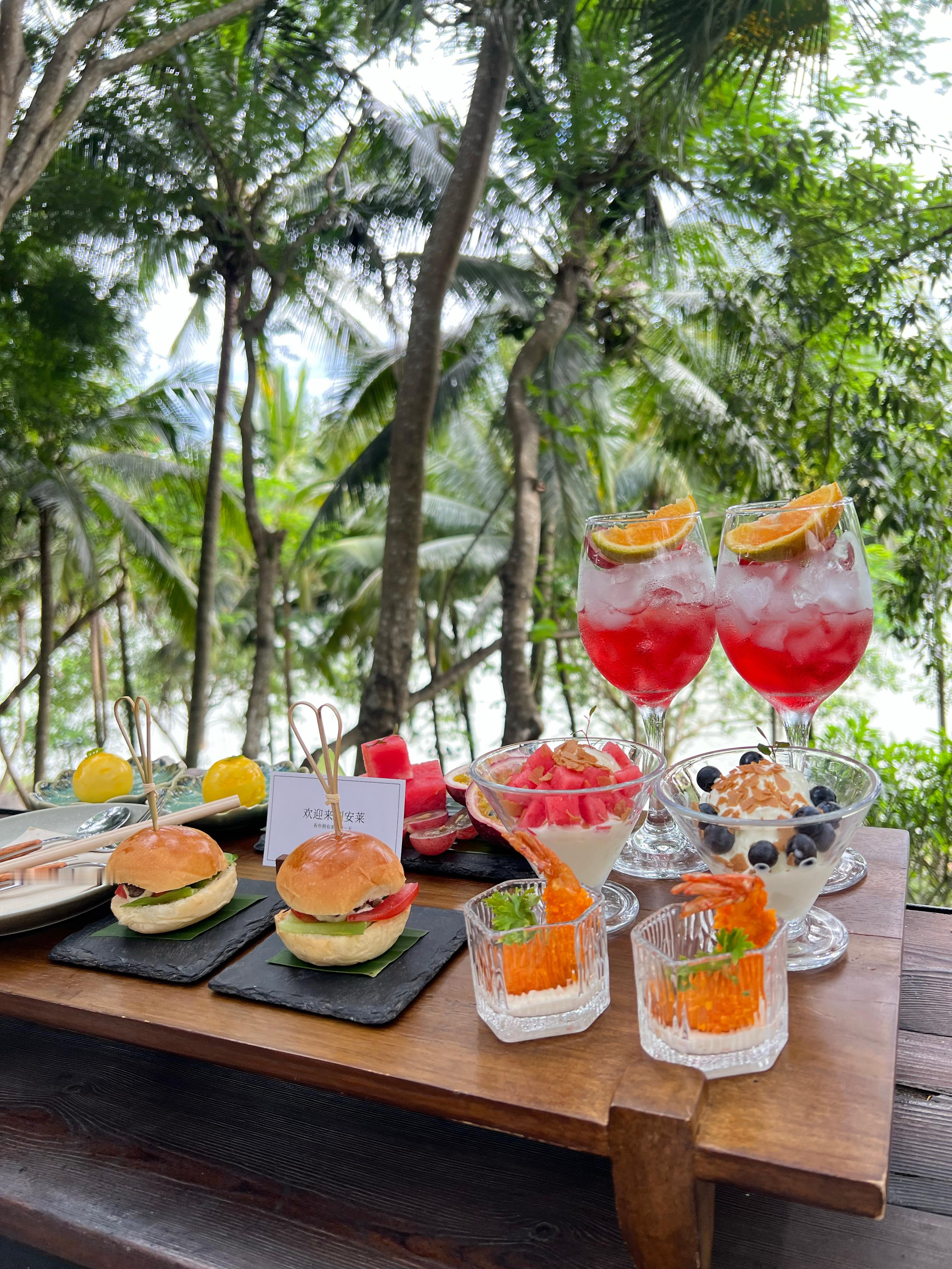 点了一杯本地奶茶景洪·安莱雨林野奢酒店ALANRESORT