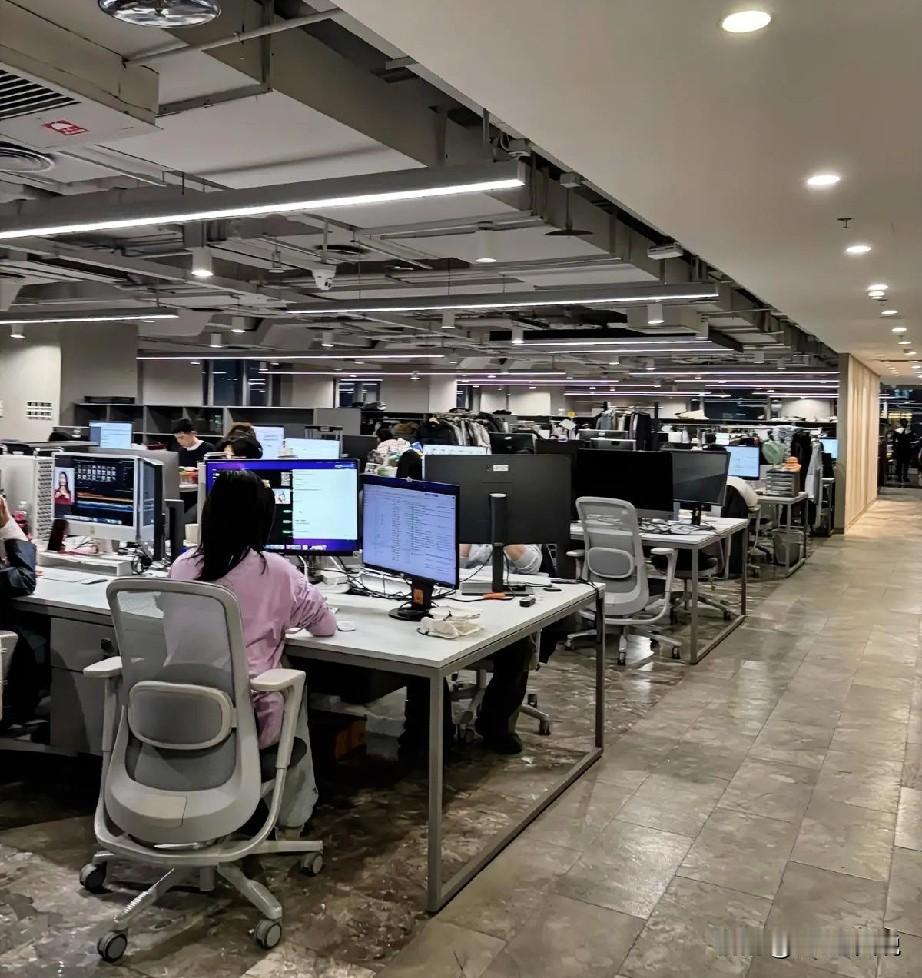 今天跟面了一个候选人，上家公司干了3个月不到，hr总监问3个月是不是还没转正就离