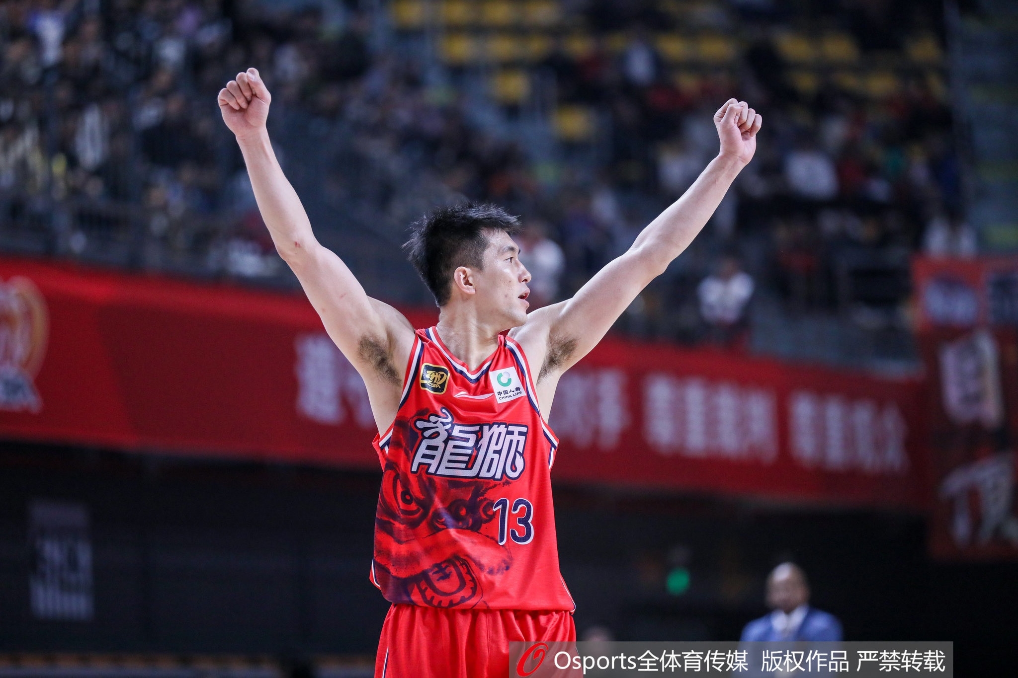 队内气氛不错! 郭艾伦“抱怨”徐昕: 就是你害大家还得加班!