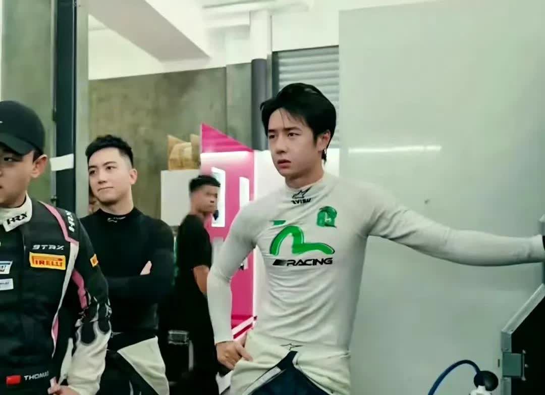全网最废爸妈的就是王一博了吧，大家都觉得他热爱运动，内核稳定，我却觉得他