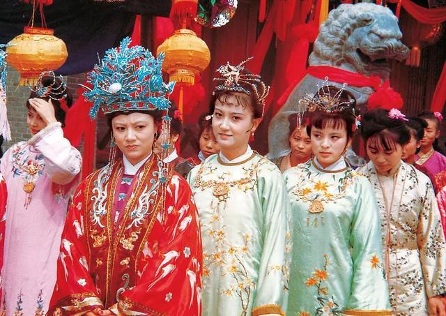 87版《红楼梦》凤钗特写, 10版真的不是来搞笑的吗?