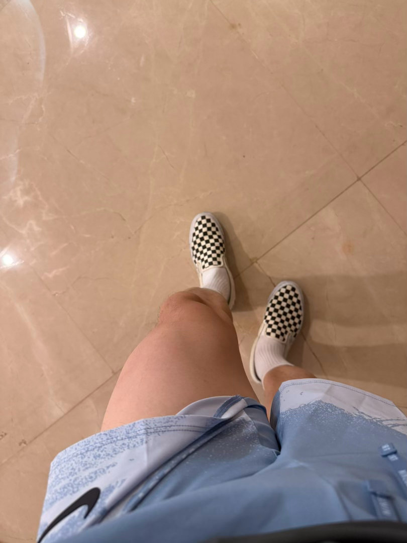 练腿日要给自己做很长时间的心理工作才去，因为消耗大且练完大脑一片空白，只剩一个想