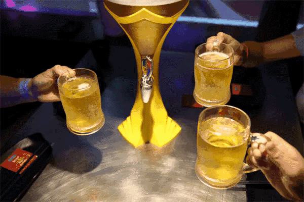 烟是魔，酒是佛，不烟不酒难成佛。烟养人，酒养魂，烟酒到齐夜销魂。烟酒不及