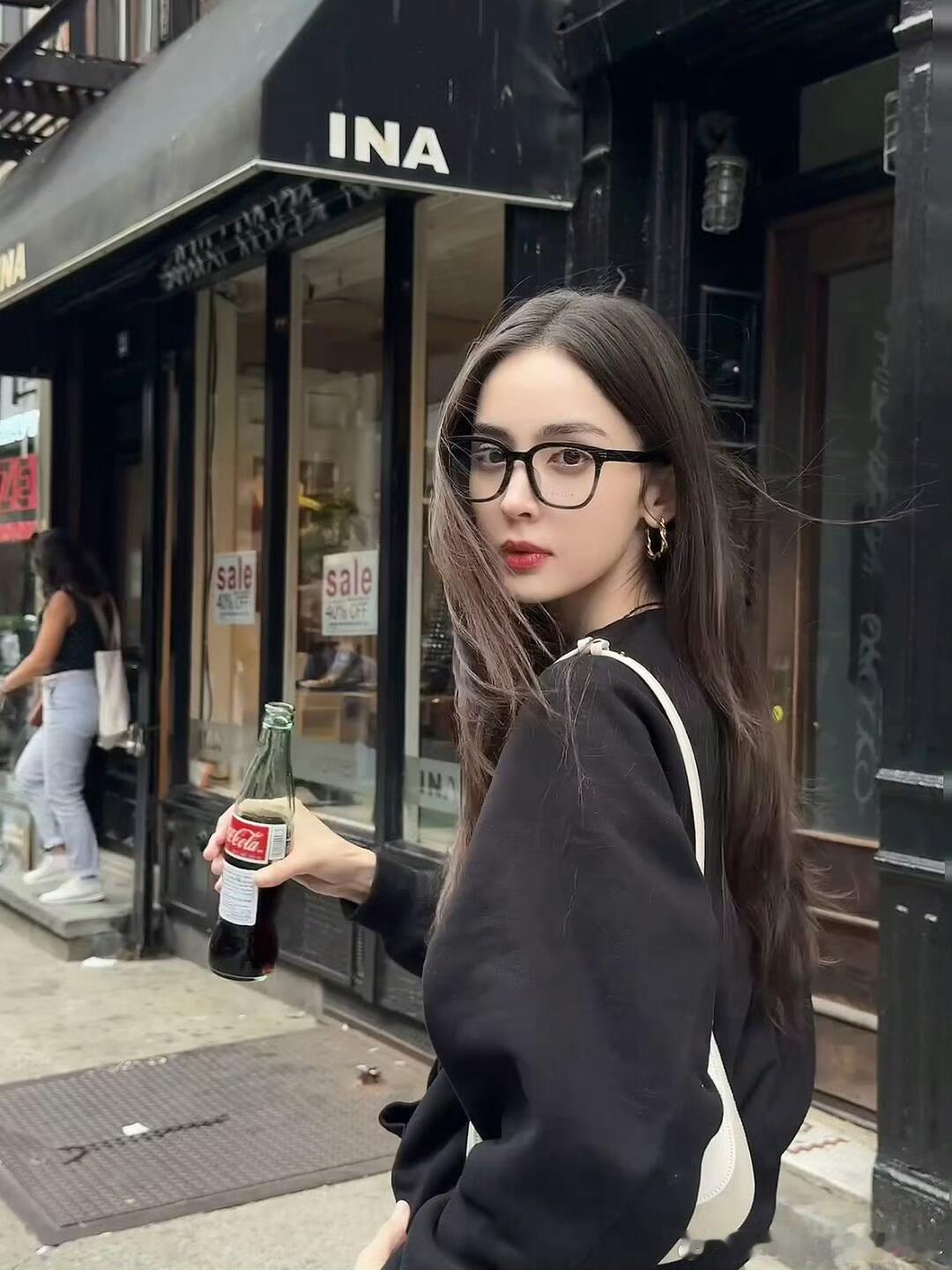 到底这辈子做多少好事下辈子才能长成娜扎这样[哭哭][哭哭][哭哭]​​​