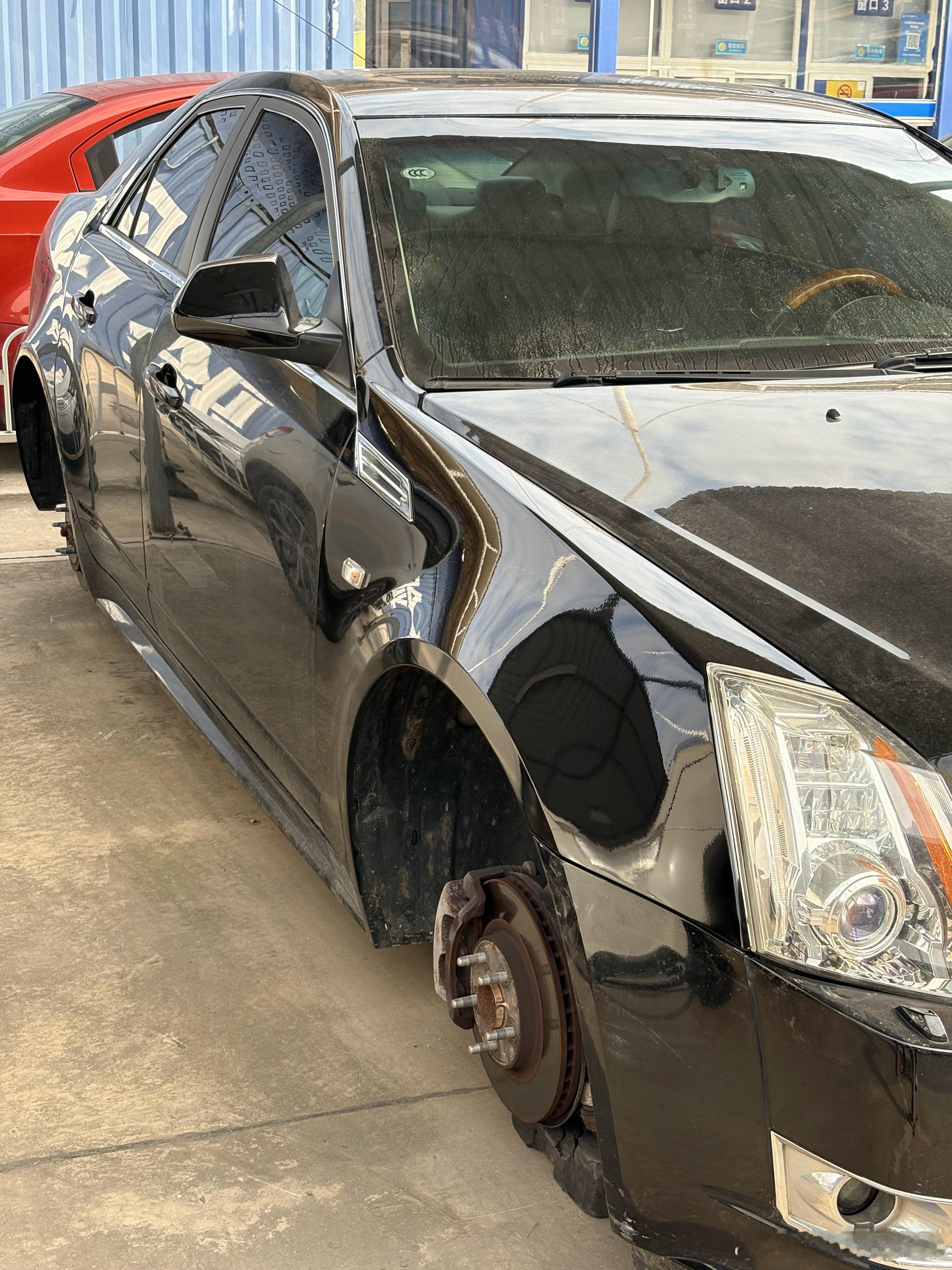 凯迪拉克CTS整备最后一步轮毂翻新不亏是把铁轨当防撞梁的凯迪拉克做工用料巨扎实一