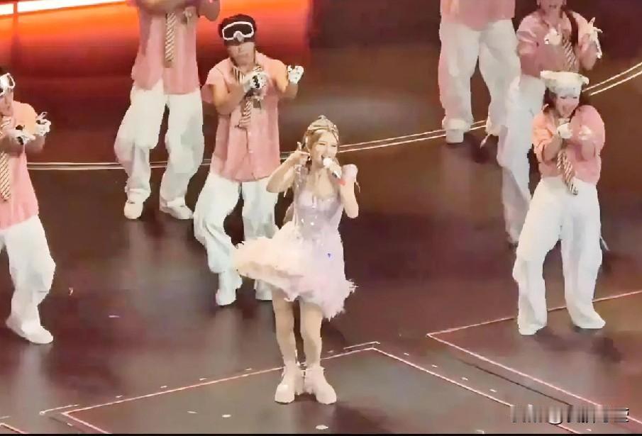 出发吧趁现在谢娜演唱会诚意满满，唱跳超带感！6月16日晚她「娜就出发吧」巡回演