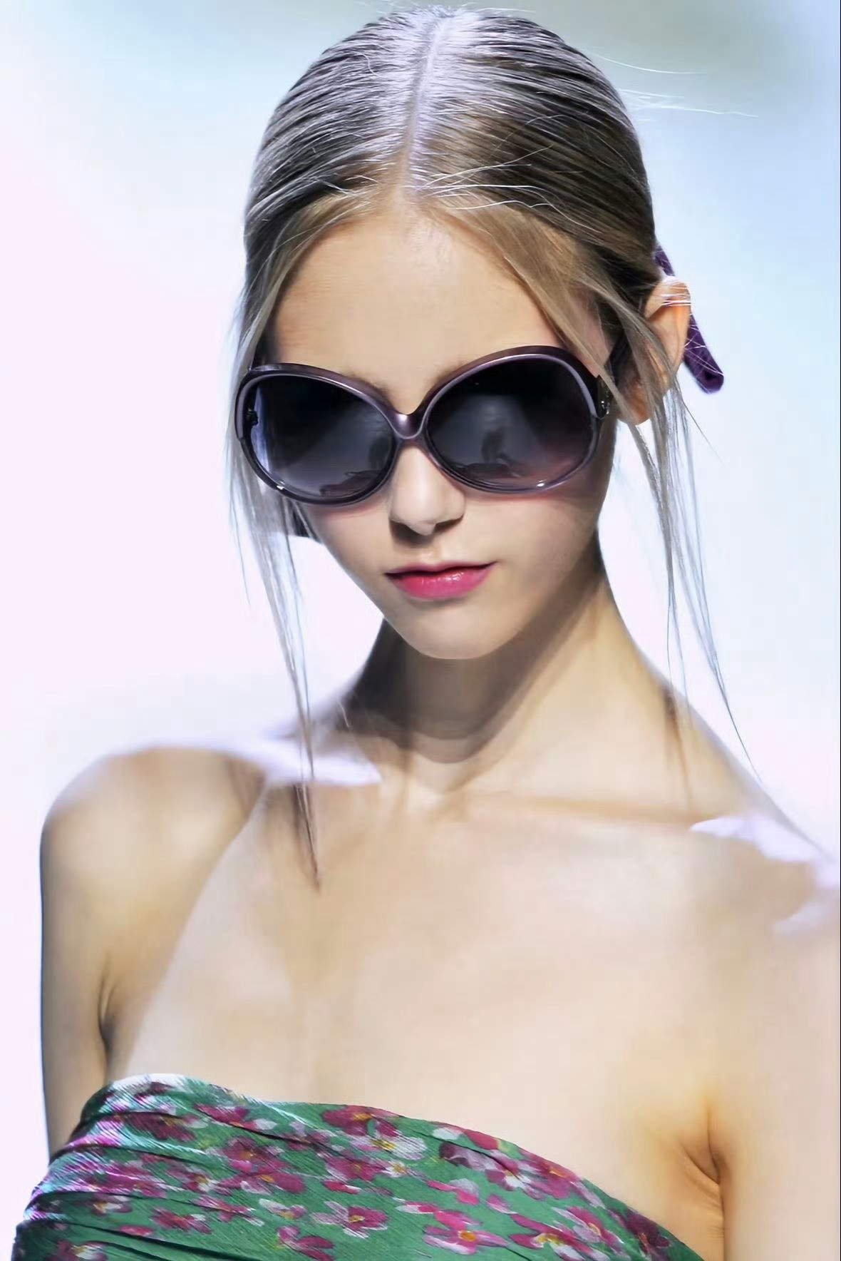 时尚的终点站是小脸还是得看小脸戴墨镜一大一小的对比是真俊✨