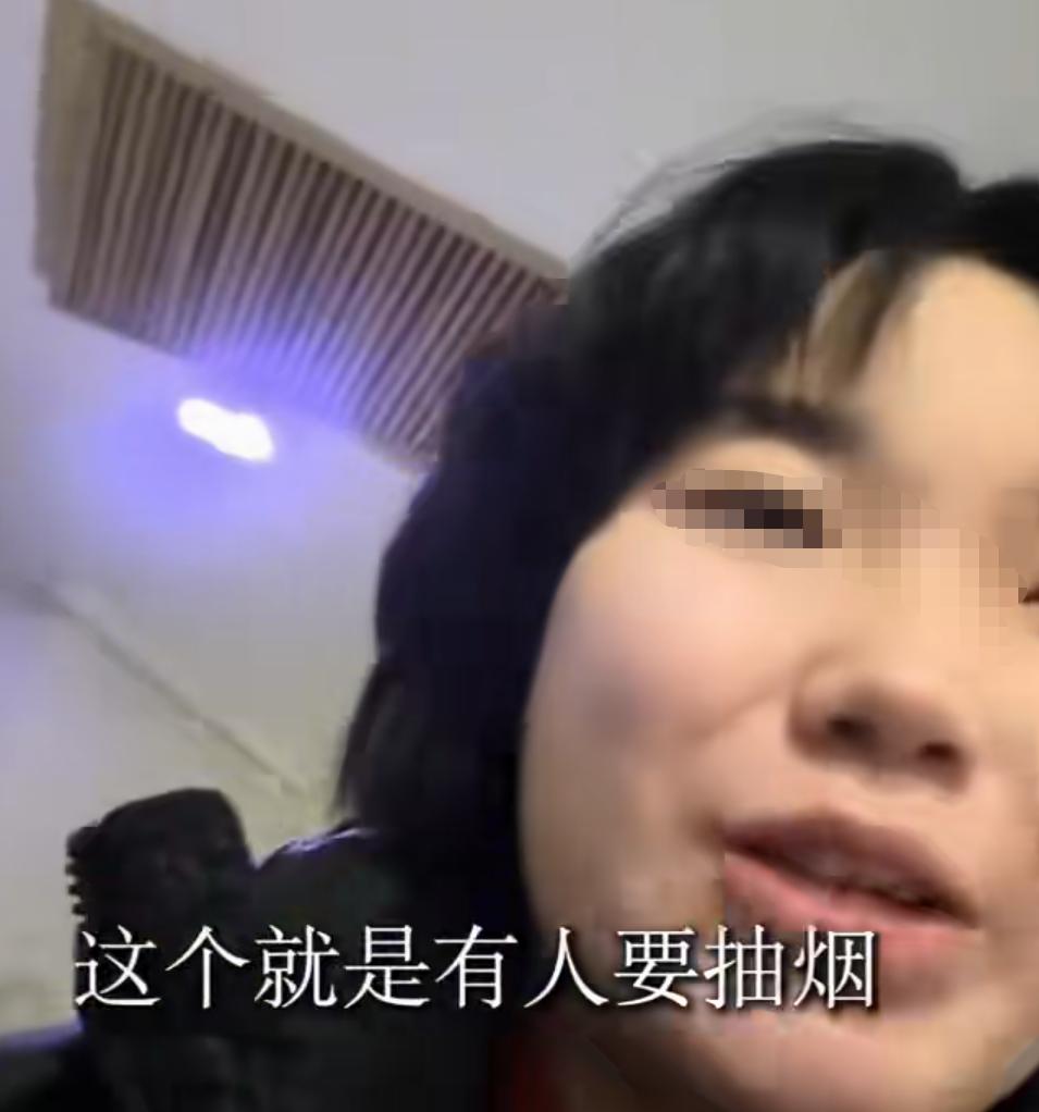 不是谁发视频谁就有理！近日四川成都，一男子在自家卫生间抽烟，烟味通过排风扇排出