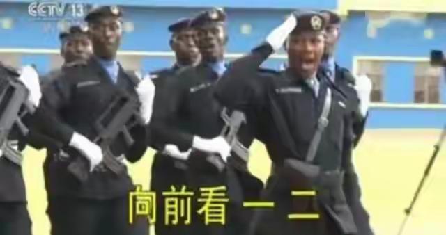 这口号，可不是随便喊喊。一段卢旺达军官用中文喊出“为人民服务”的视频，最近在