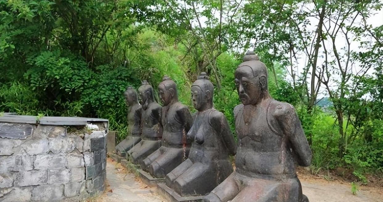 秦桧不但跪岳飞，还要跪岳飞父母？[捂脸哭][捂脸哭][捂脸哭]秦桧32世孙不能理解