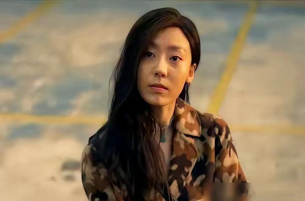 当年挤掉张小斐，拿下周星驰女主的鄂靖文，现在怎么样了？当年《新喜剧之王》海选，